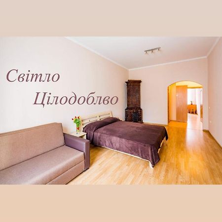 Апартаменти На Гнатюка 17 Leópolis Exterior foto